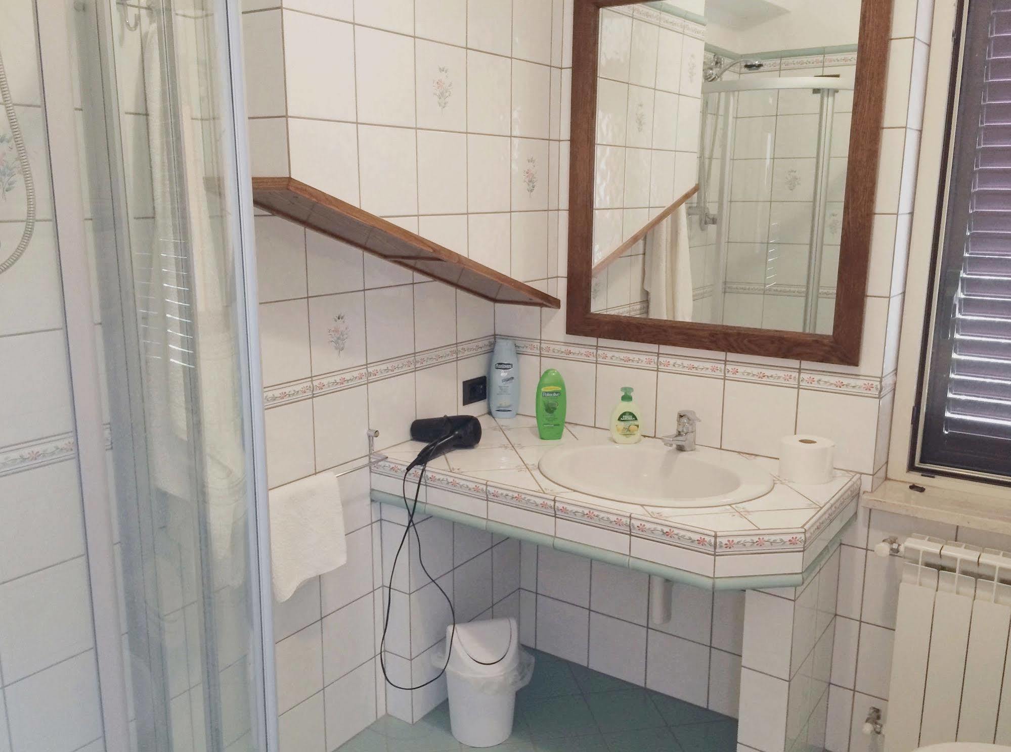 Torre Ancinale Bed & Breakfast โซเวราโต มาริน่า ภายนอก รูปภาพ